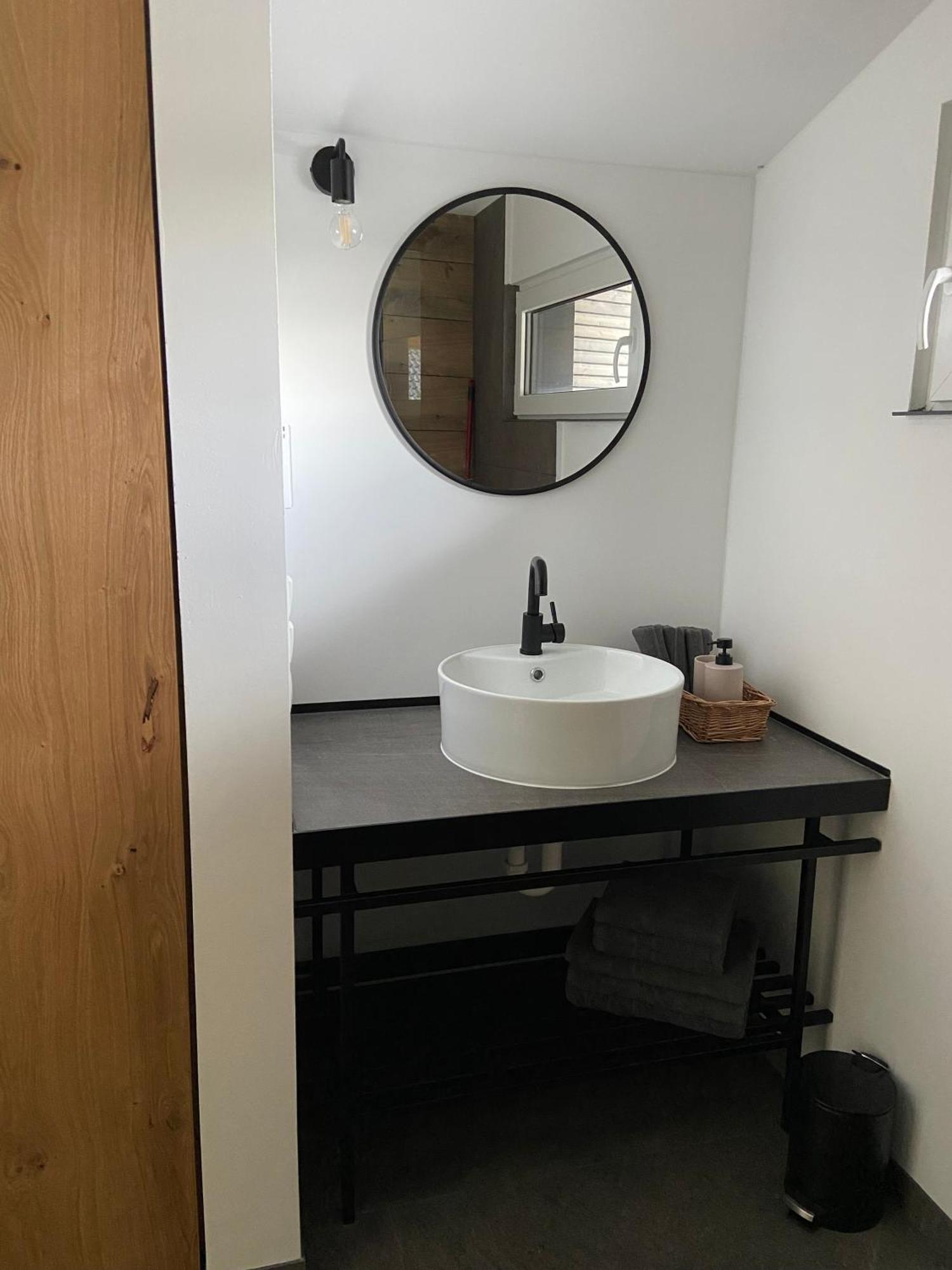 Modernes Tinyhouse Trailer Cabins Am Waldrand - Mit Seezugang Eging Exteriör bild