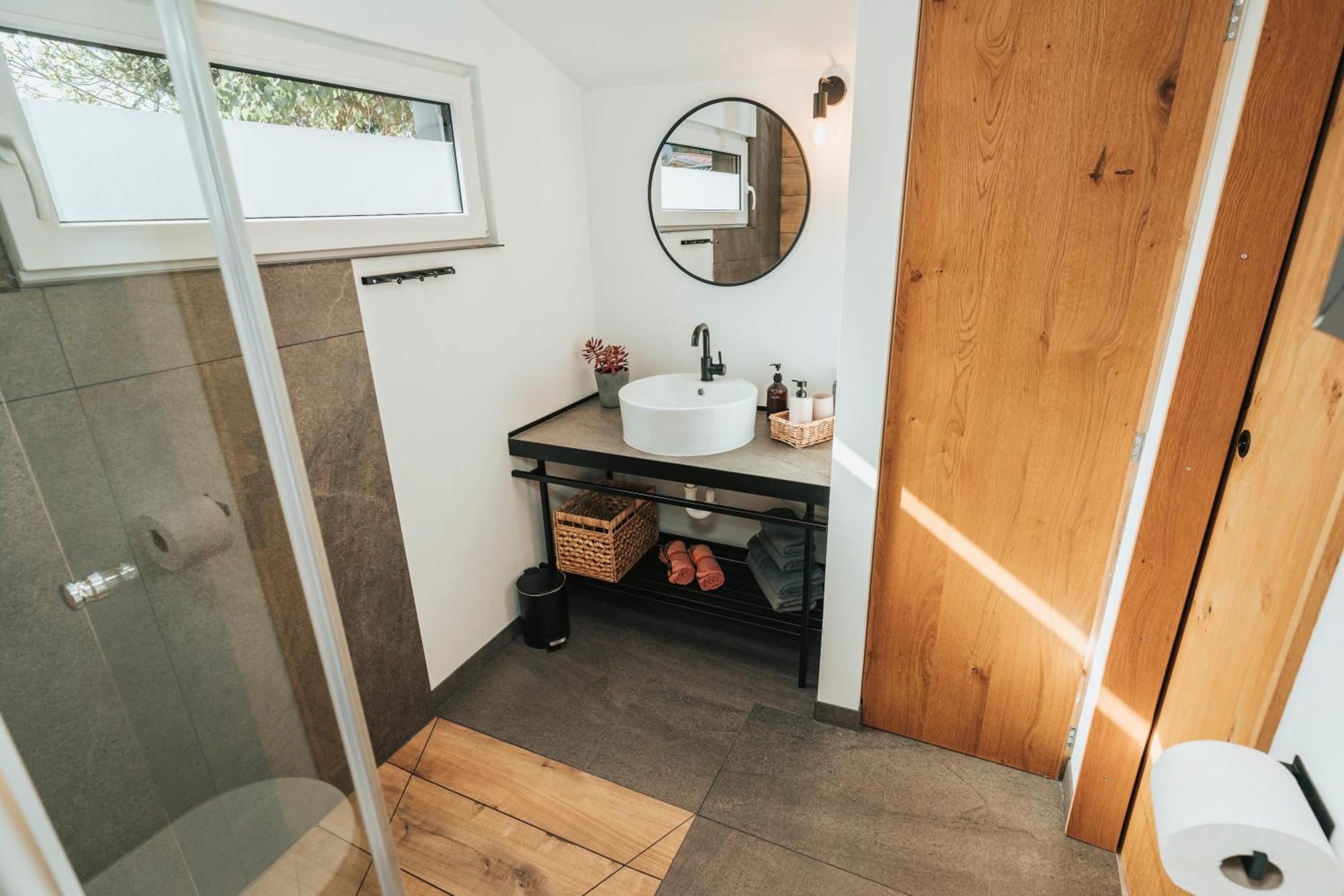 Modernes Tinyhouse Trailer Cabins Am Waldrand - Mit Seezugang Eging Exteriör bild
